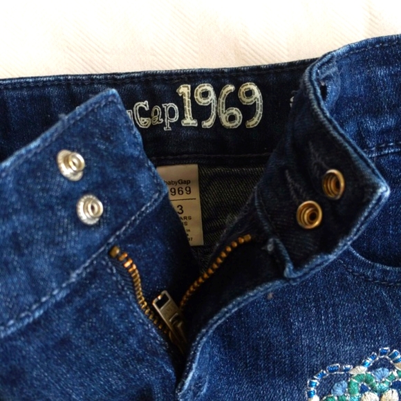 babyGap 1969 embroidered floral medallion denim jean shorts 3T toddler girls - Picture 4 of 7